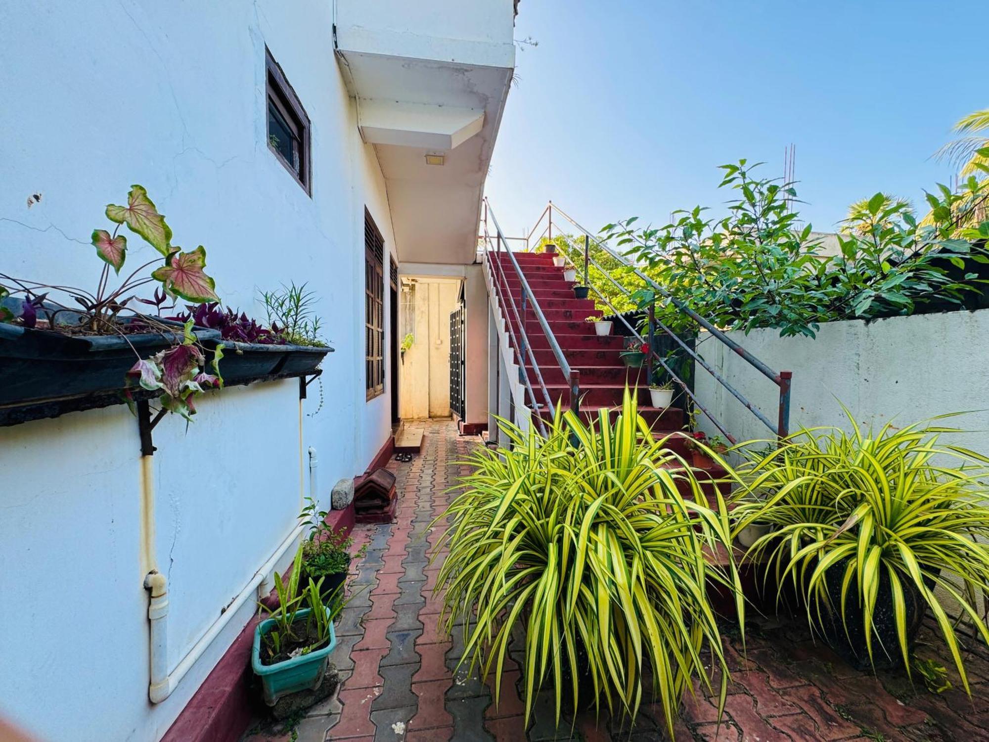 Aa Inn Trincomalee Exterior photo